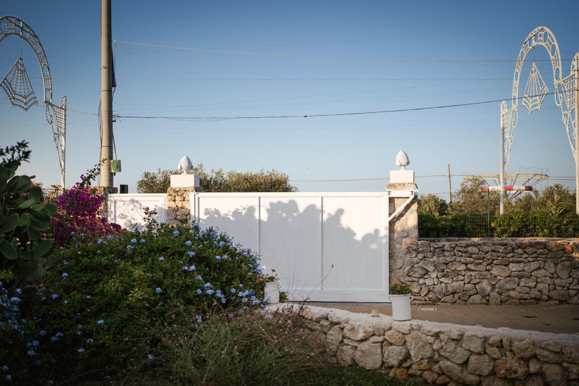 Prestigiosa Villa Con Piscina Condominiale Monopoli Exterior foto